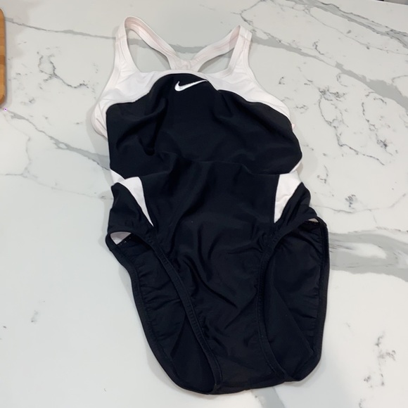 Nike black one piece  bathing suit size women US 6 swim wear - Picture 3 of 6